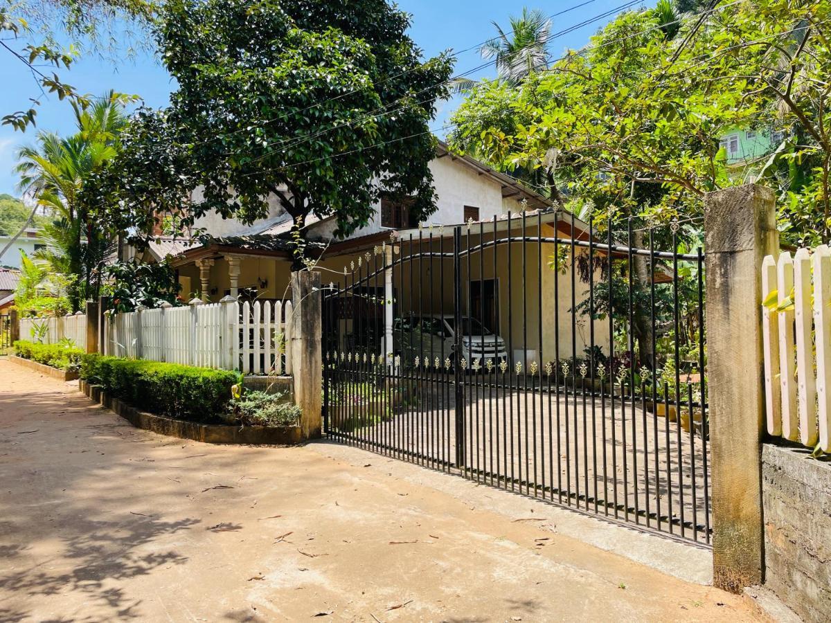Unique Villa 康提 外观 照片