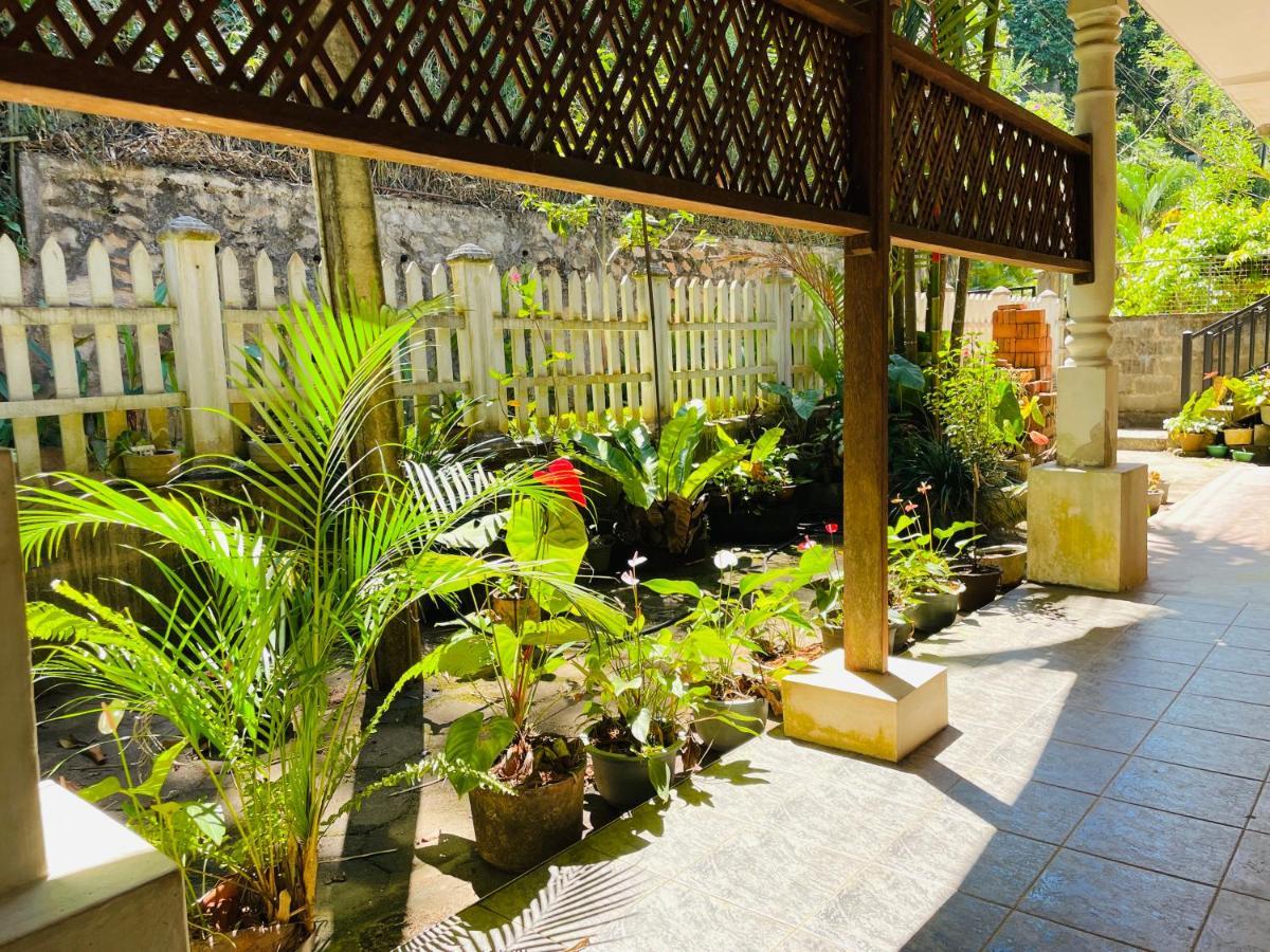 Unique Villa 康提 外观 照片